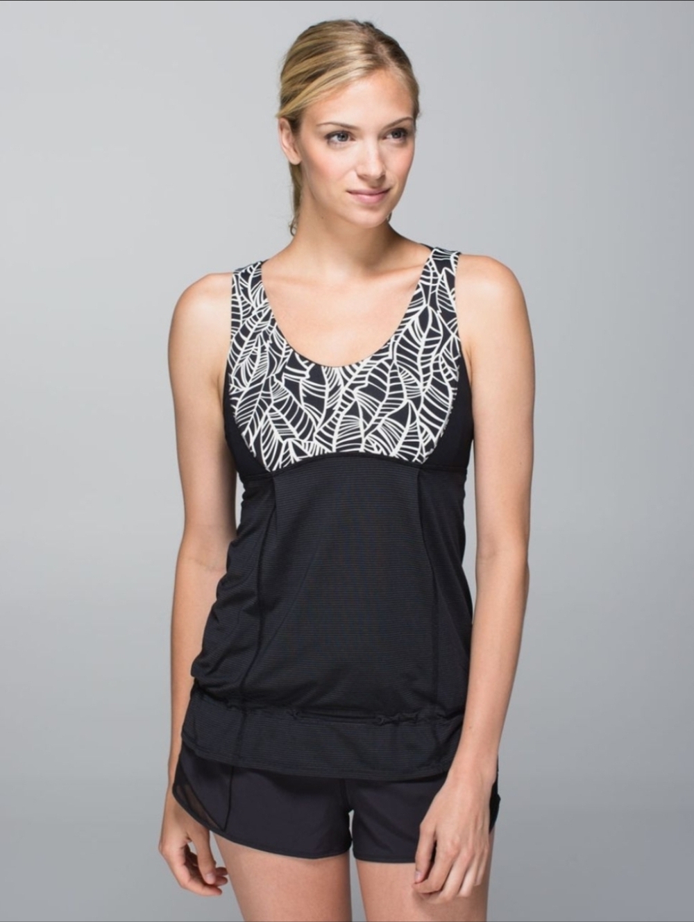 Lululemon Hustle & Bustle Black And White Leaf Print Tank Top Size 8
